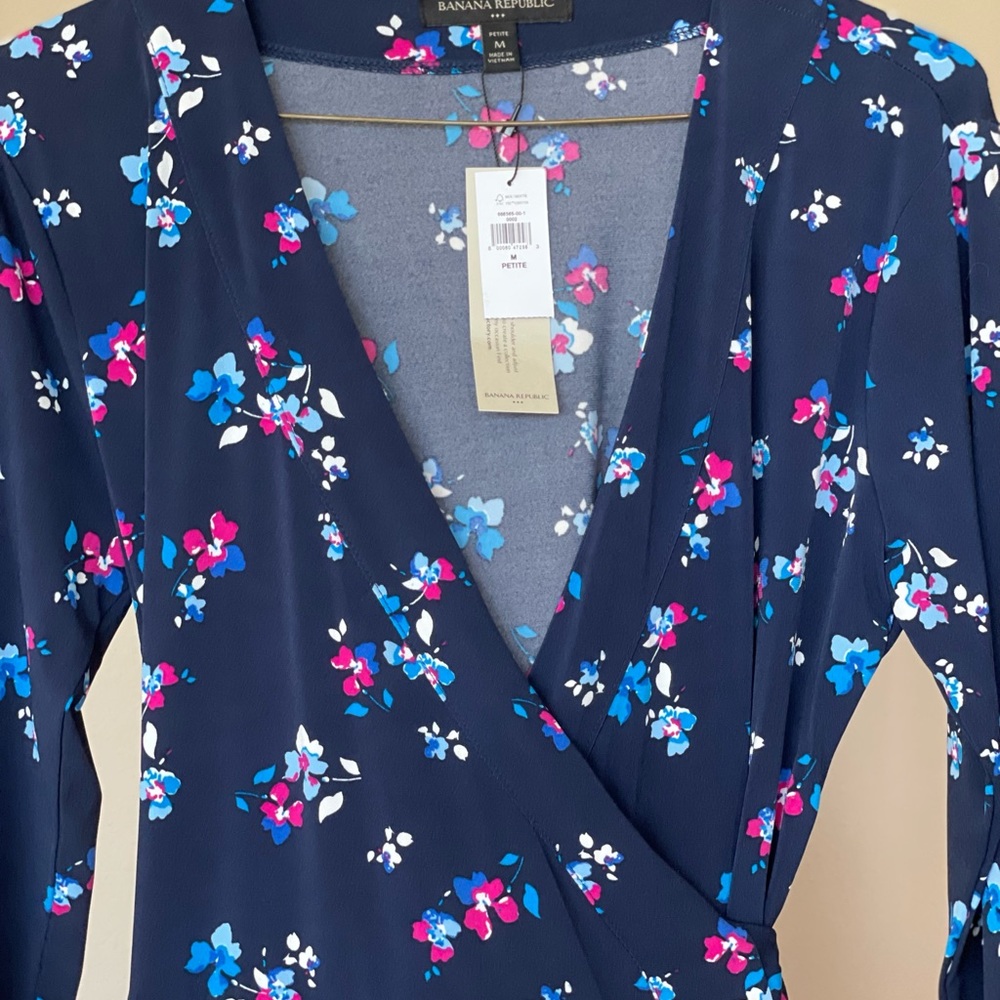 NWT Banana Republic wraparound floral dress, New w/ tags, Medium Petite.